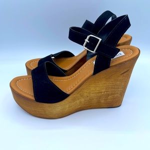 Steve Madden Celeste Wedge Heels Sz 10 black straps wood grain heels